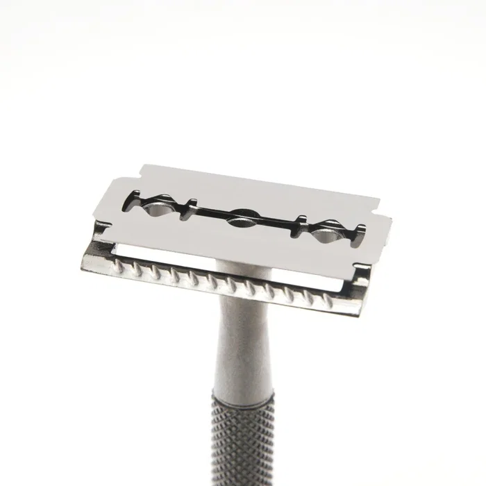 Kocos XIFOS Maquinilla de Afeitar de Doble Filo para Hombre, Color Gris, Incluye Base y 5 Cuchillas de Acero Inoxidable de Recambio, Afeitado de Precisión Tipo Barbería