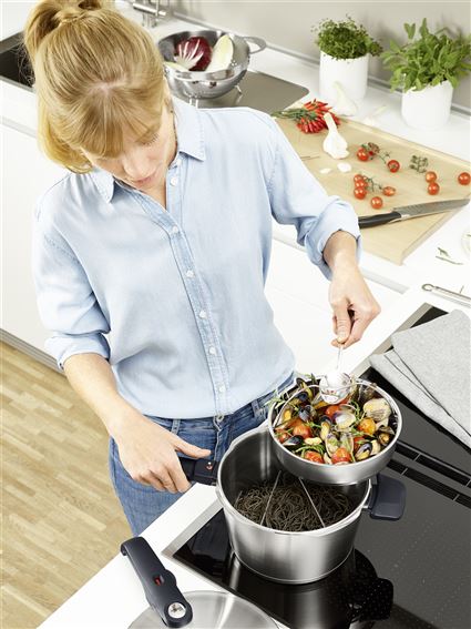 Fissler 622-412-06-070/0 Olla a Presión Vitavit® Premium 6L – 22cm con Cestillo + Trípode, Apta para Cocinas de Inducción