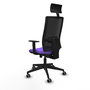 Silla de oficina Horna con mecanismo Sincro/Traslack tapizada con Tela color Lila y malla color Negro. Equipada con lumbar 1D, Brazos 1D, Cabecero Fijo y Ruedas 65 mm parqué