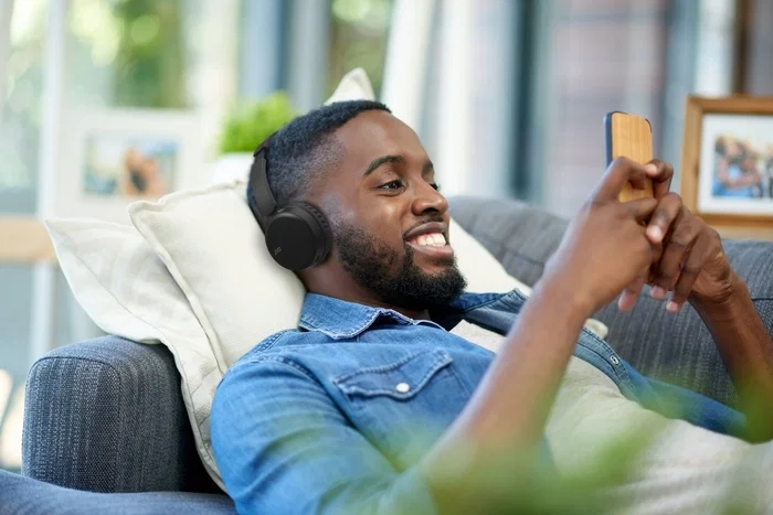 JVC Auriculares Diadema Inalámbricos Bluetooth 5.2 HA-S36W, Negro, Circumaural, para Llamadas y Música, 35h Autonomía, Plegables, con Micrófono Integrado