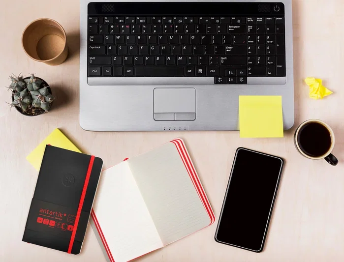 Antartik Cuaderno Antartik Notes A6 Negro y Rojo