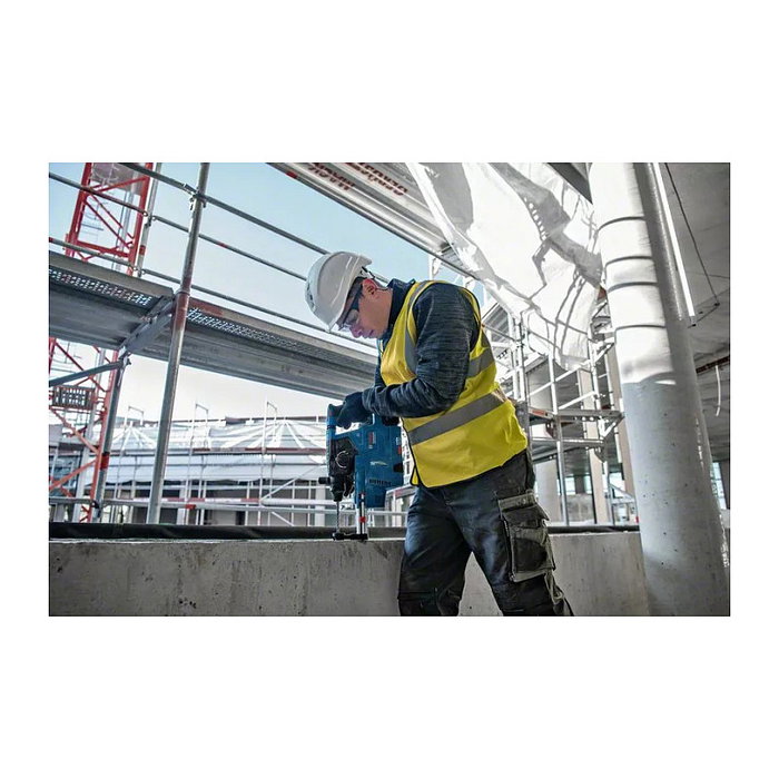 Bosch GBH 18V-24 C - Rotomartillo percutor SDS Plus 18V (sin batería), motor sin escobillas, energía de impacto 2.4 J, capacidad en hormigón 24 mm, 980 RPM