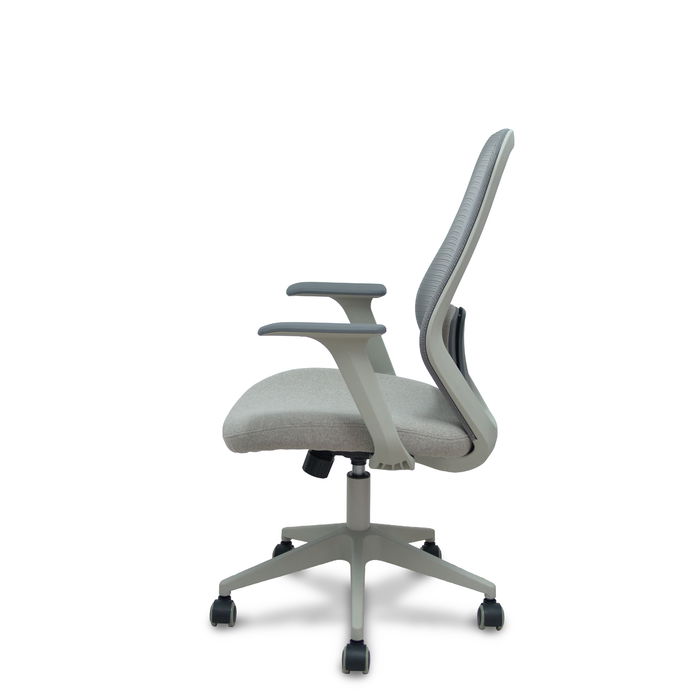 Silla de oficina Ergo529 con mecanismo Basculante tapizada con Tela color Gris claro y malla color Gris. Equipada con lumbar 1D, Brazos fijos y Ruedas de parqué Silla de oficina Ergo529 con mecanismo Basculante tapizada con Tela color Gris claro y malla color Gris. Equipada con lumbar 1D, Brazos fijos y Ruedas de parqué