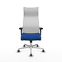 Sillón Albacete con mecanismo Sincro tapizada con Similpiel color Azul y malla color Blanco. Equipado con Base aluminio, Brazos 1D y Ruedas 65 mm parqué