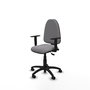 Silla de oficina Aýna con mecanismo Asincro tapizada con Similpiel color Gris. Equipada con Base poliamida negra, Brazos 1D y Ruedas de parqué