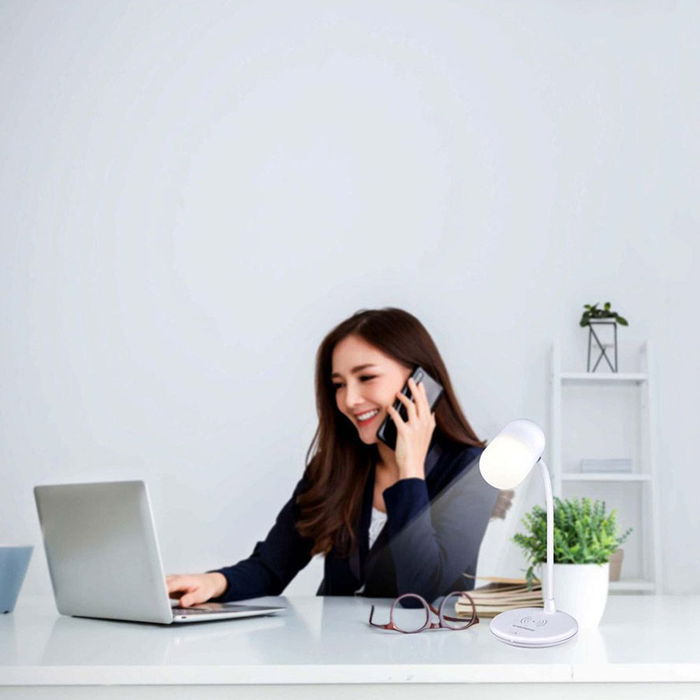 Grundig Lámpara Escritorio LED 3 en 1 con Altavoz y Cargador Inalámbrico Blanco Modelo a Grundig Lámpara Escritorio LED 3 en 1 con Altavoz y Cargador Inalámbrico Blanco Modelo a