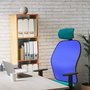 Silla de oficina Jorquera con mecanismo Sincro tapizada con Tela color Rosa y malla color Negro. Equipada con lumbar 1D, Brazos 1D, Cabecero 2D y Ruedas 65mm nailon