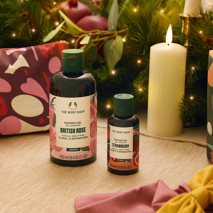 The Body Shop Mini Strawberry Estuche 4 piezas Set Nourish & Flourish Gel de Ducha Crema Corporal y Bálsamo de Manos