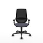 Silla de oficina Mardos con mecanismo Sincro tapizada con Tela color Gris oscuro y malla color Negro. Equipada con lumbar 1D, Brazos 1D y Ruedas 65mm nailon