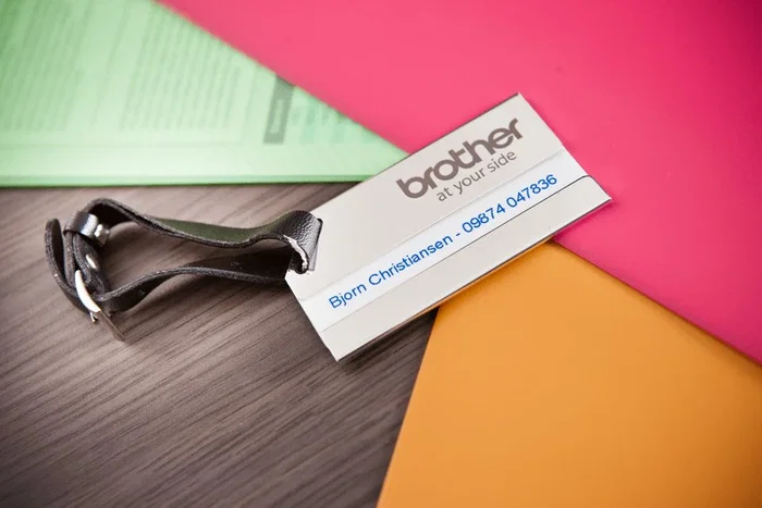 Brother Cinta Laminada TZe223 Azul sobre Blanco 9mm x 8m