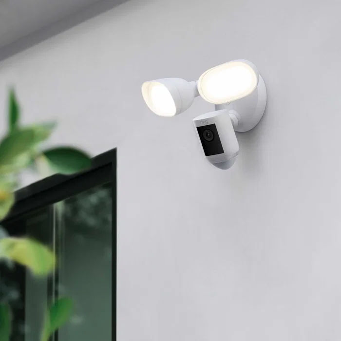 Ring Floodlight Cam Wired Pro - Cámara de Seguridad IP para Exterior Wifi, Full HD 1080p, Visión Nocturna, Resistente a la Intemperie, Integración Alexa, Luz 2000 Lm, Blanco