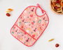 KioKids Babero Impermeable Rosa para Bebé +4 Meses con Bolsillo Recogemigas