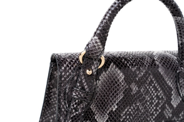 Vince Camuto Parma - Bolso de mano con efecto piel de serpiente en gris y negro, 100% piel de polivinilo