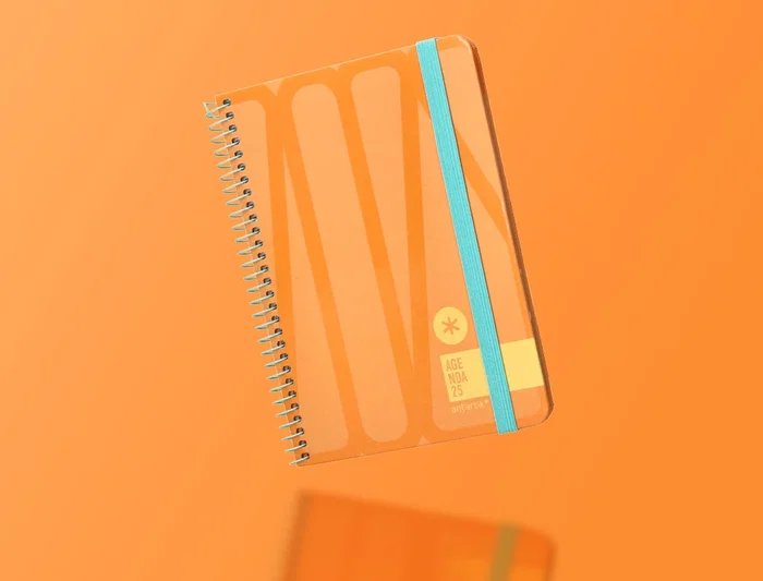 Antartik Agenda Bold 2025 Semana Vista A6 Espiral Papel 80gr Tapa Soft Touch Colores Surtidos Azul Melocotón + Pegatinas Antartik Agenda Bold 2025 Semana Vista A6 Espiral Papel 80gr Tapa Soft Touch Colores Surtidos Azul Melocotón + Pegatinas