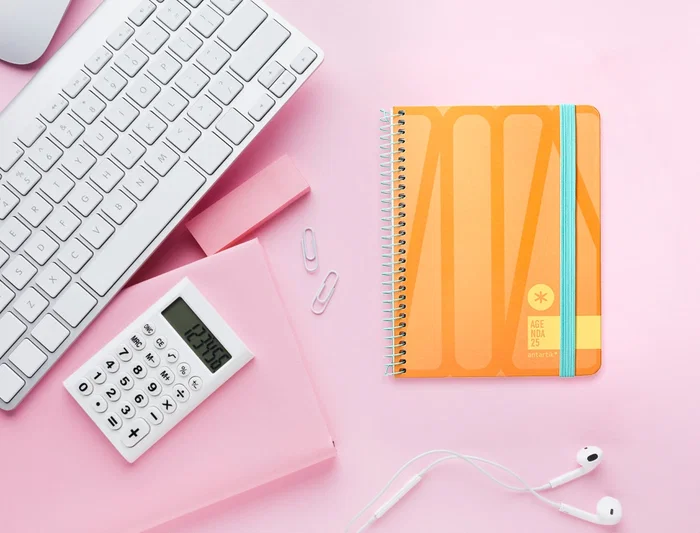 Antartik Agenda Bold 2025 Semana Vista A6 Espiral Papel 80gr Tapa Soft Touch Colores Surtidos Azul Melocotón + Pegatinas Antartik Agenda Bold 2025 Semana Vista A6 Espiral Papel 80gr Tapa Soft Touch Colores Surtidos Azul Melocotón + Pegatinas