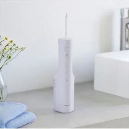 Panasonic Irrigador Bucal Serie 300 Modelo EW-DJ26-V303, 5 Niveles de Presión, Elimina Placa, Incluye 3 Boquillas, Ideal para Ortodoncia y Limpieza Interdental, Carga Inalámbrica