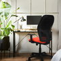 Silla de oficina Alocén con mecanismo Sincro/Traslack tapizada con Tela color Rosa y malla color Negro. Equipada con lumbar 1D, Brazos 1D y Ruedas de nailon 50 mm