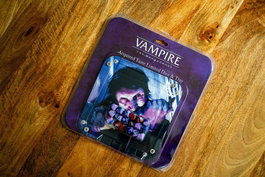 Vampire: The Masquerade 5th Edition dados limitados y bandeja de dados Acquired Taste