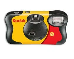Kodak 3920949 Cámara Desechable Analógica 35 mm con Flash Fun Saver - 27+12 Fotos, Compacta 127x40x117 mm