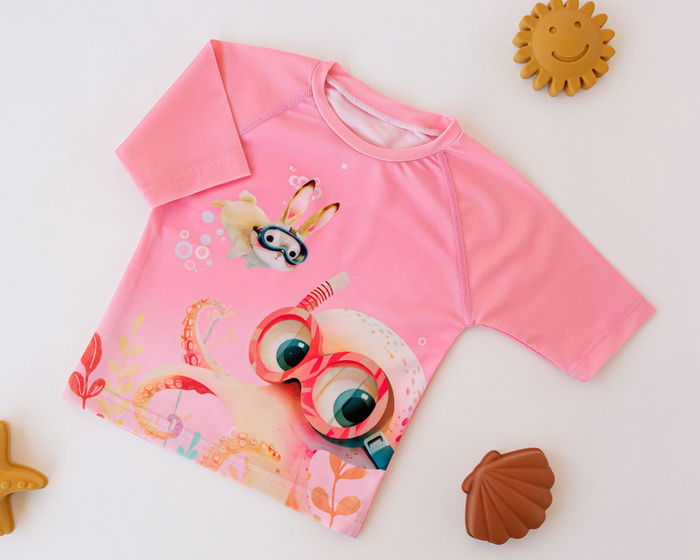 KioKids Camiseta de Baño para Bebé 6 Meses con Protección Solar UPF50+ Rosa - Diseño Pulpo y Conejo Submarinista Ocean Dreams KioKids Camiseta de Baño para Bebé 6 Meses con Protección Solar UPF50+ Rosa - Diseño Pulpo y Conejo Submarinista Ocean Dreams