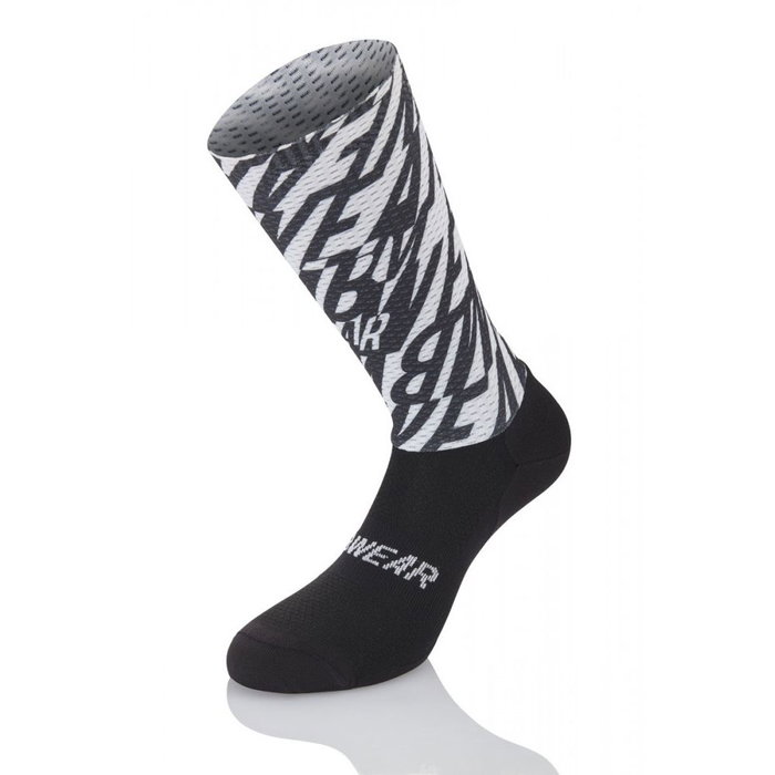 MB Wear Calcetines AERO DRY Aerodinámicos Ultraligeros Transpirables L/XL Poliamida 99% Iones de Plata MB Wear Calcetines AERO DRY Aerodinámicos Ultraligeros Transpirables L/XL Poliamida 99% Iones de Plata
