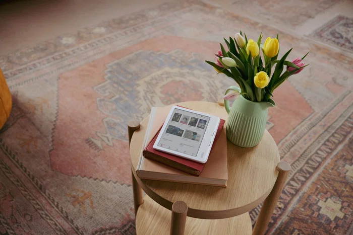 Kobo Libra Colour - eBook Reader con Pantalla Táctil a Color E Ink Kaleido de 7" (17.8 cm), Resolución 1264x1680, 32 GB, Wi-Fi, Bluetooth, Resistente al Agua, Color Blanco