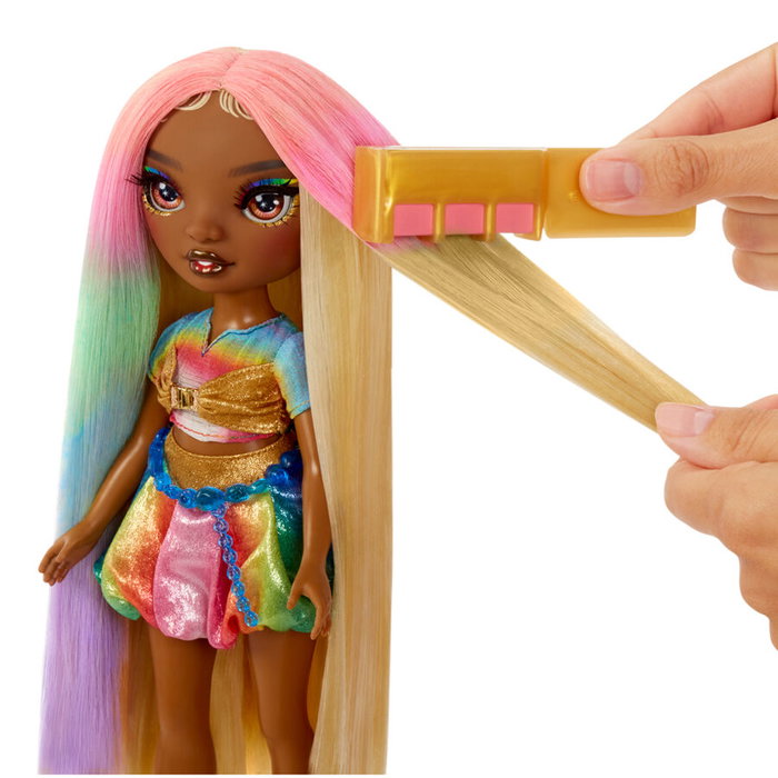 MGA Muñeca Meline Hair Chalk & Style Rainbow High para +6 años, pelo largo y teñible con colores arcoíris