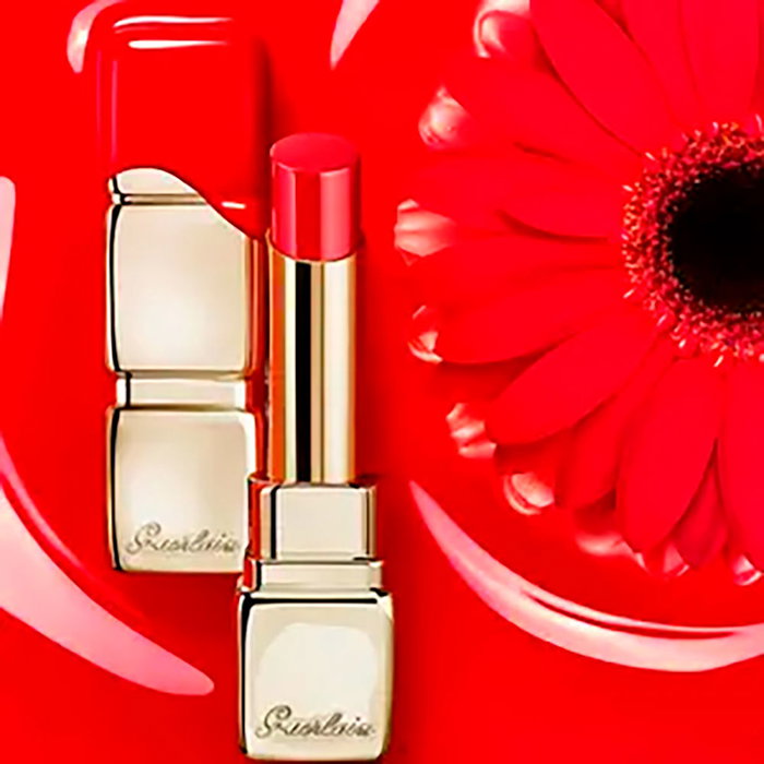 Guerlain KissKiss Shine Bloom Bálsamo Labial #229-Petal Blush - 95% Ingredientes Naturales, Hidratación 24h, Brillo Acuático - 3.2 g