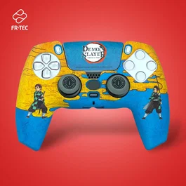 Blade Gaming DSPS5CPTAN Carcasa Protectora y Accesorio para Mando PS5 - Pack Demon Slayer: Kimetsu no Yaiba Tanjiro Kamado con Carcasa Rígida, Grips y Sticker