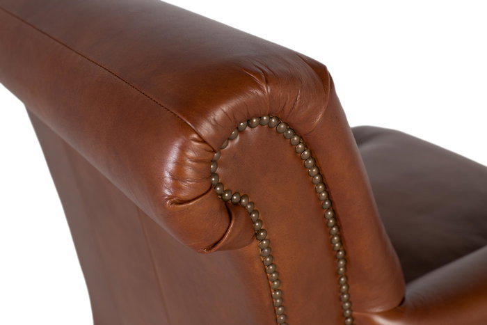 Giner Y Colomer Sillón Tapizado en Cuero Marrón con Reposabrazos y Patas de Madera Nogal