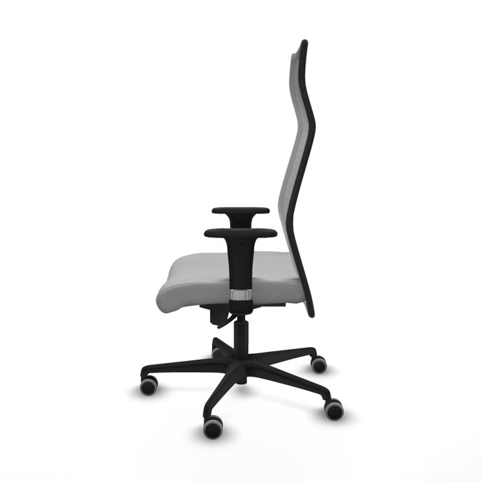 Sillón Albacete con mecanismo Sincro tapizada con Tela color Gris claro y malla color Negro. Equipado con Base nailon negra, Brazos 1D y Ruedas 65 mm parqué