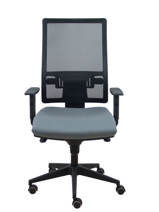 Silla de oficina Horna con mecanismo Sincro tapizada con Tela color Gris y malla color Negro. Equipada con lumbar 1D, Brazos 1D y Ruedas de parqué