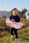 Llorens Muñeca recién nacida llorona Mimi con capazo rosa tacto suave 40 cm cuerpo tela