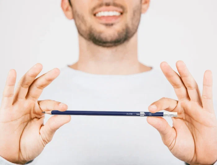 Liderpapel Lápices de grafito triangular con goma HB, mina ultrarresistente, 30x220x52 mm, surtidos, promueve postura correcta al escribir Liderpapel Lápices de grafito triangular con goma HB, mina ultrarresistente, 30x220x52 mm, surtidos, promueve postura correcta al escribir