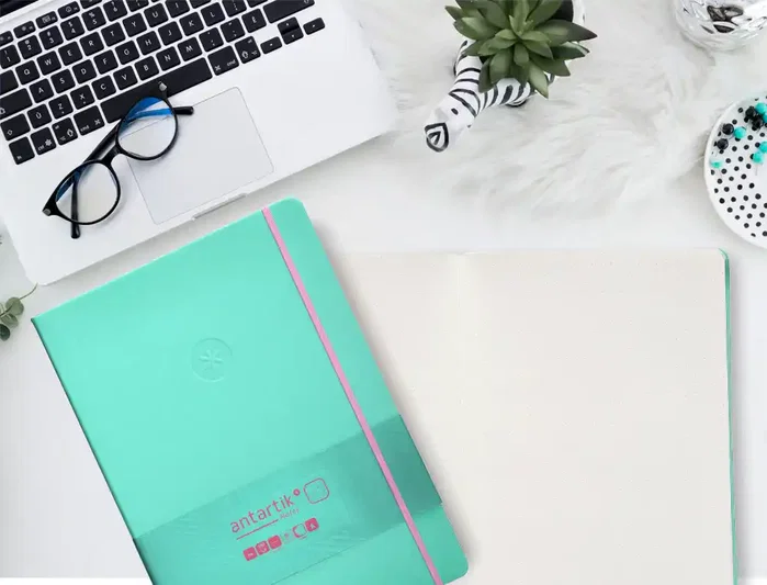 Antartik Cuaderno A4 Tapa Dura Hojas Puntos Rosa y Turquesa 100 Hojas 80gr FSC Antartik Cuaderno A4 Tapa Dura Hojas Puntos Rosa y Turquesa 100 Hojas 80gr FSC