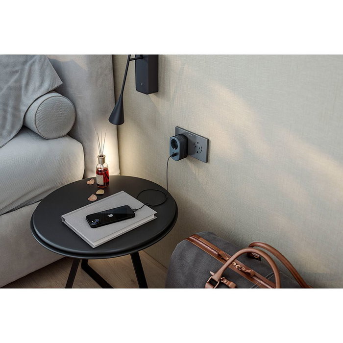 Simon Adaptador Combí con 1 Toma Schuko + 2 USB (A y C) de 30W Carga Rápida, 16A 250V~, Color Negro