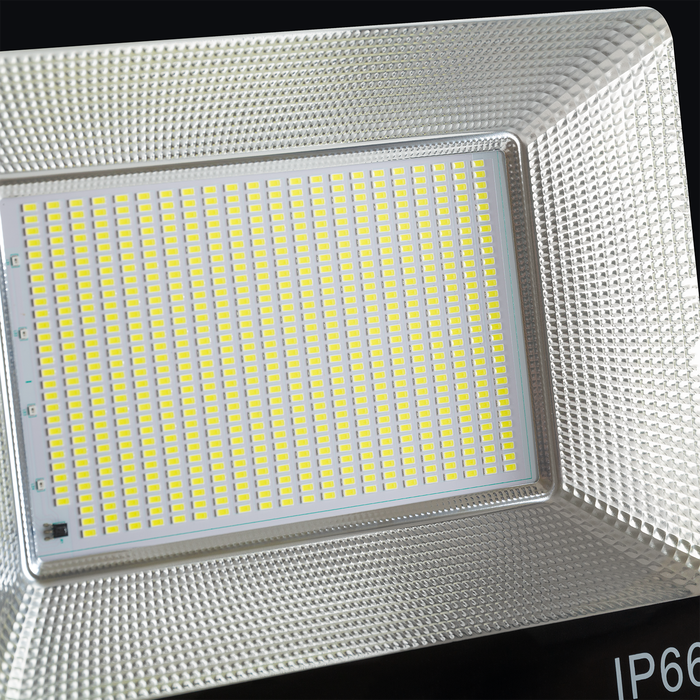 Proyector LED Solar 200W 20.000Lm 6000ºK con Sensor de Luz y Control Remoto + Panel Solar 6V/30W 40.000H