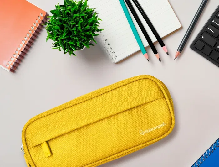 Liderpapel Estuche Portatodo Classic Ovalado con Dos Cremalleras y Bolsillo Delantero, Amarillo, 210x90x60mm