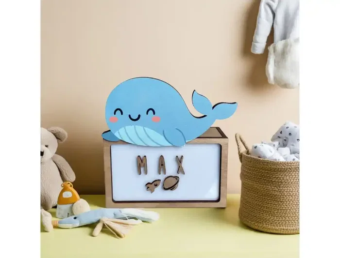 Wondee Lámpara Quitamiedos Infantil Ballena Personalizable de Madera Sostenible Wondee Lámpara Quitamiedos Infantil Ballena Personalizable de Madera Sostenible