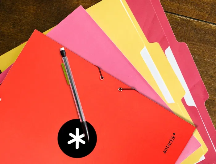 Antartik Carpeta de Gomas Tres Solapas Cartón Forrado A4 Colores Surtidos con Cierre de Gomas