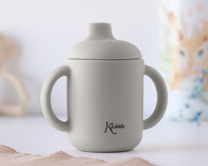 KioKids Taza de Aprendizaje de Silicona Gris con Asas, 120 ml, para Bebés +4 Meses KioKids Taza de Aprendizaje de Silicona Gris con Asas, 120 ml, para Bebés +4 Meses