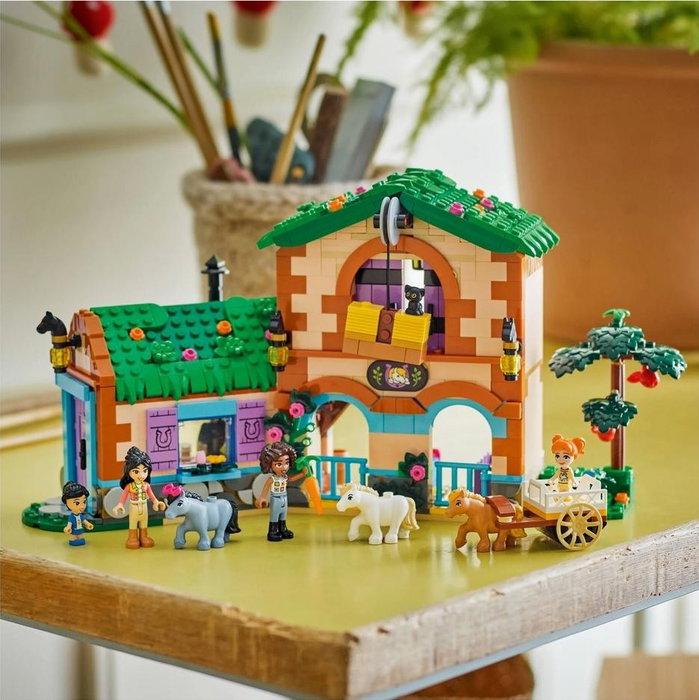 LEGO Friends Rancho de ponis y establos, 727 piezas