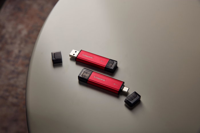 Kingston External SSD Dual Portable 2TB / SPSD/2TB, Negro y Rojo
