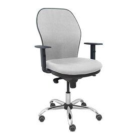 Silla de oficina Jorquera con mecanismo Sincro tapizada con Tela color Gris claro. Equipada con lumbar 1D, Brazos 1D y Ruedas de parqué