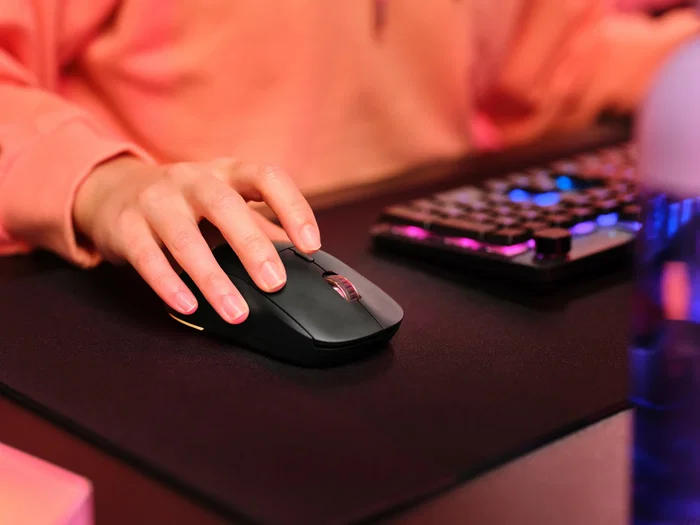 Trust GXT 927 Redex+ Ratón Gaming Inalámbrico RF 2.4 GHz con Cable USB, 25600 DPI, 6 Botones Programables, RGB 3 Zonas, Ergonómico para Mano Derecha, Recargable, Color Negro