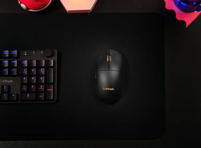Trust GXT 927 Redex+ Ratón Gaming Inalámbrico RF 2.4 GHz con Cable USB, 25600 DPI, 6 Botones Programables, RGB 3 Zonas, Ergonómico para Mano Derecha, Recargable, Color Negro