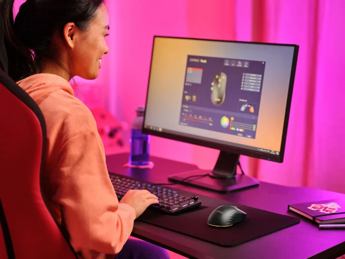 Trust GXT 927 Redex+ Ratón Gaming Inalámbrico RF 2.4 GHz con Cable USB, 25600 DPI, 6 Botones Programables, RGB 3 Zonas, Ergonómico para Mano Derecha, Recargable, Color Negro