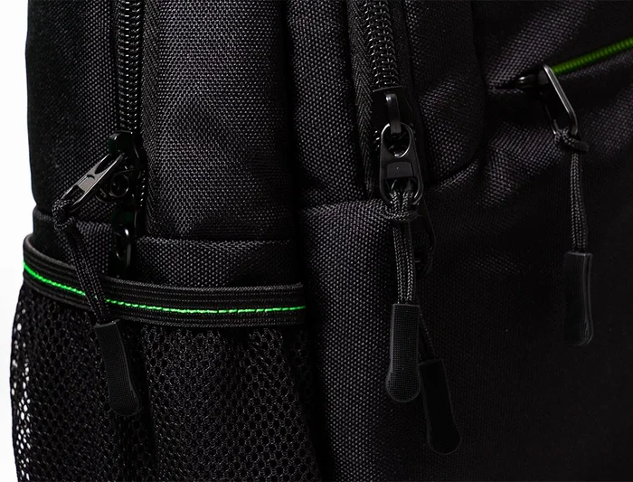 Q-connect Mochila para portátil 15,6" negra con dos bolsillos exteriores, asa y dimensiones 320x430x140 mm