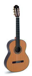 Guitarra Clásica Admira A20 Serie Artesanía