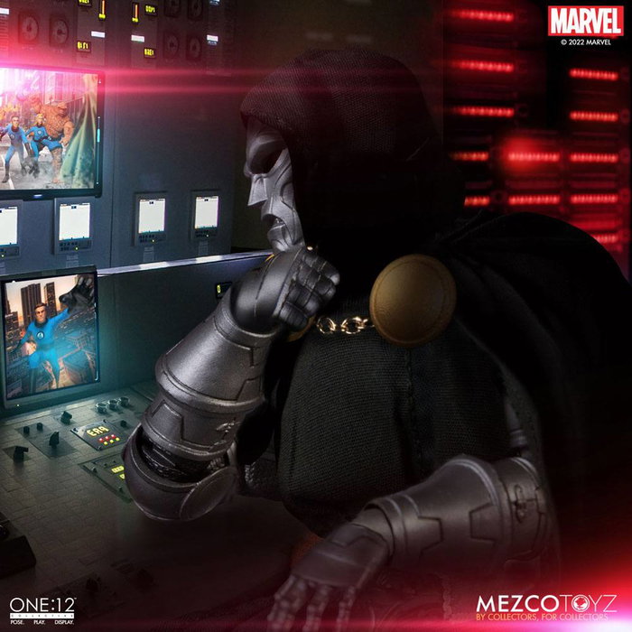 Mezco Toys Marvel Figura 1/12 Doctor Doom 17 cm